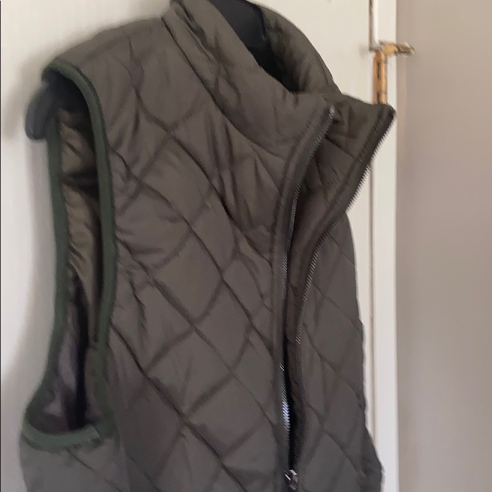 Vest - Picture 5 of 7